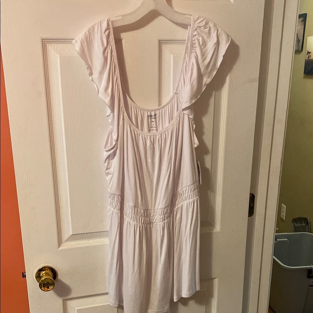 Torrid 4x White Ruffled Sleeveless top
